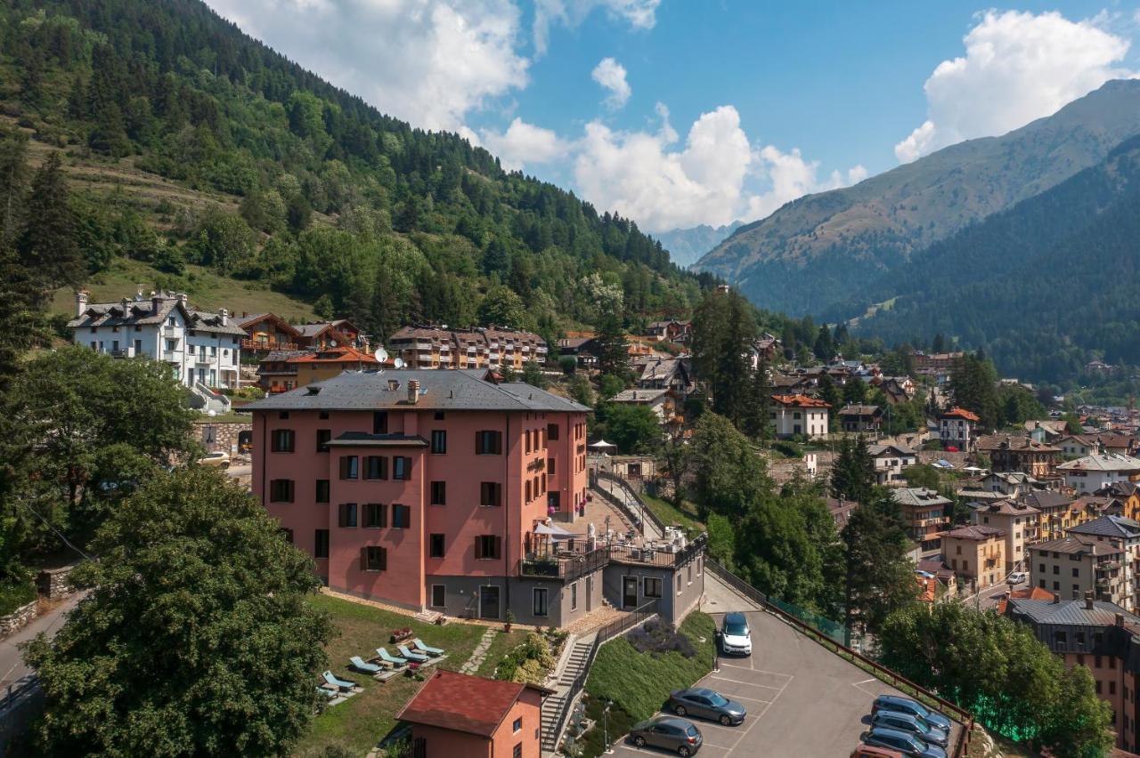 Hotel Garni Cristallo Ponte Di Legno Bagian luar foto